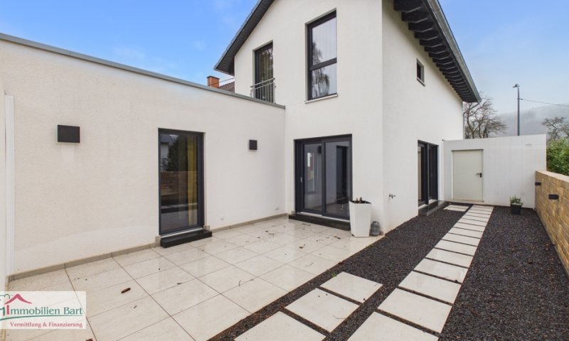 NEUWERTIGES, EXKLUSIVES WOHNHAUS IN TOP WOHNLAGE VON SERRIG (BEI SAARBURG)