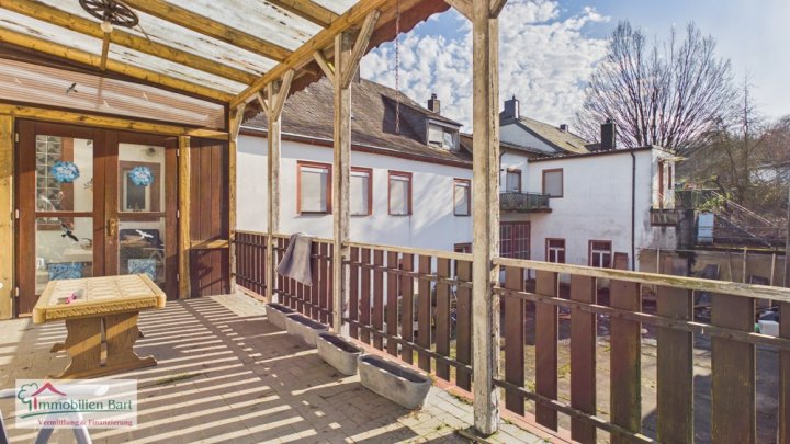 NUR 15 MIN BIS L-REMICH/SCHENGEN: 4 WOHNUNGEN PLUS 180 m² WERKSTATT / EHEM. GASTSTÄTTE