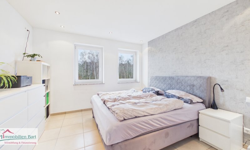 ORSCHOLZ: HELLE, SEHR GEPFLEGTE WOHNUNG (2 SCHLAFZI.) MIT ÜBERDACHTEM STELLPLATZ!