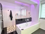 Bad mit Wanne & Dusche