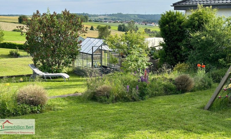 GRENZNÄHE: WOHNHAUS MIT TOLLEM GARTENGRUNDSTÜCK IN SONNIGER WOHNLAGE!