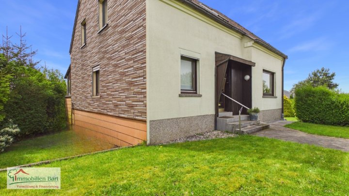 GRENZNÄHE: WOHNHAUS MIT TOLLEM GARTENGRUNDSTÜCK IN SONNIGER WOHNLAGE!