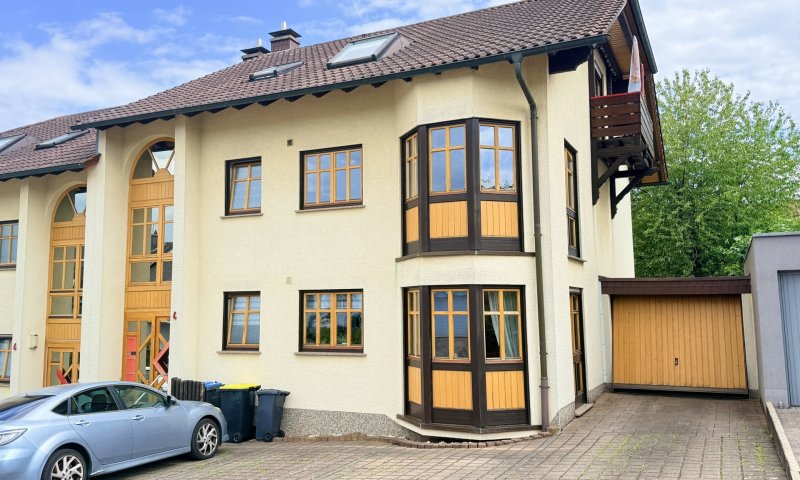 Gepflegtes Mehrfamilienhaus mit 3 Wohneinheiten in guter Wohnlage von Püttlingen zu verkaufen