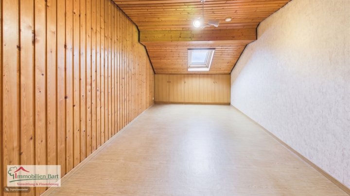 ORSCHOLZ: EINFAMILIENHAUS / GARTEN / GARAGE / VIELFÄLTIGE NUTZUNGSMÖGLICHKEITEN