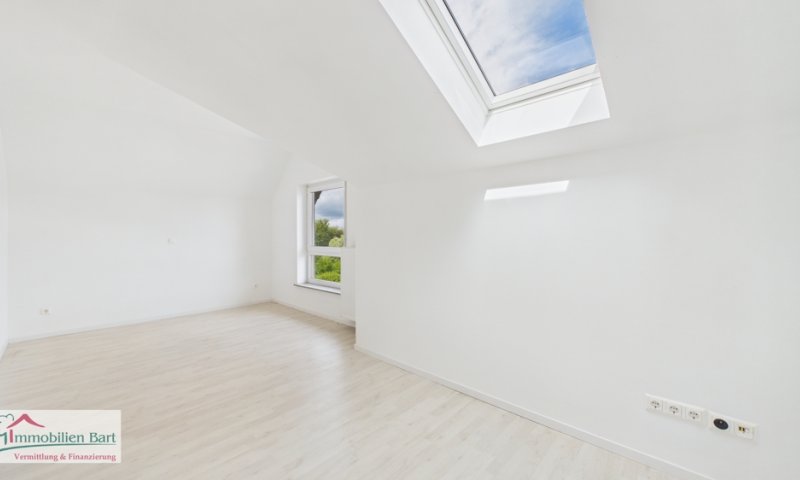 RENOVIERTE SINGLE WOHNUNG / GRENZNÄHE / BLICK INS GRÜNE!