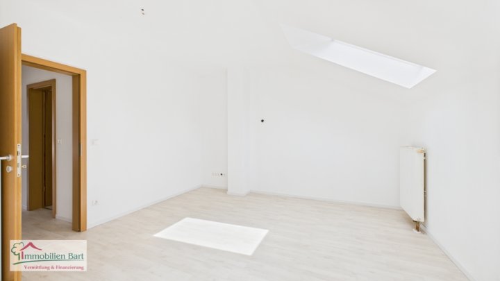 RENOVIERTE SINGLE WOHNUNG / GRENZNÄHE / BLICK INS GRÜNE!