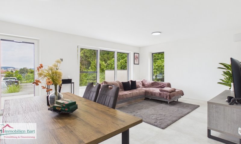 DIREKTE GRENZNÄHE: 86 M² SOUTERRAINWOHNUNG / 2 SCHLAFZIMMER / GROßE TERRASSE / STELLPLATZ