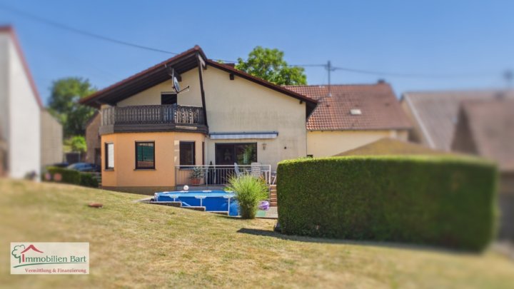 GRENZNÄHE LUXEMBURG: 2 HÄUSER MIT 2 GARAGEN UND TOLLEM GARTEN!