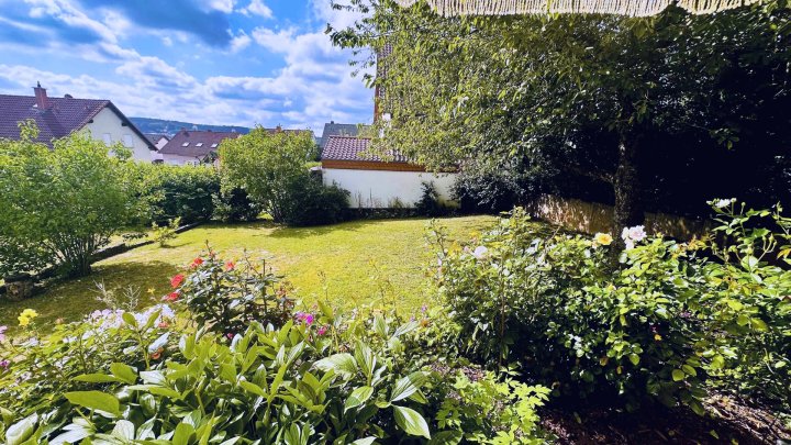 Gepflegte 3-ZKB-Erdgeschosswohnung mit Terrasse, Gartenanteil & Garage in Püttlingen zu verkaufen