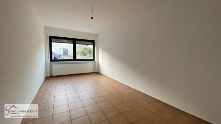 MERZIG-MECHERN: 102 m² WOHNUNG MIT 2 SCHLAFZIMMERN / BALKON UND WEITBLICK / GARAGE