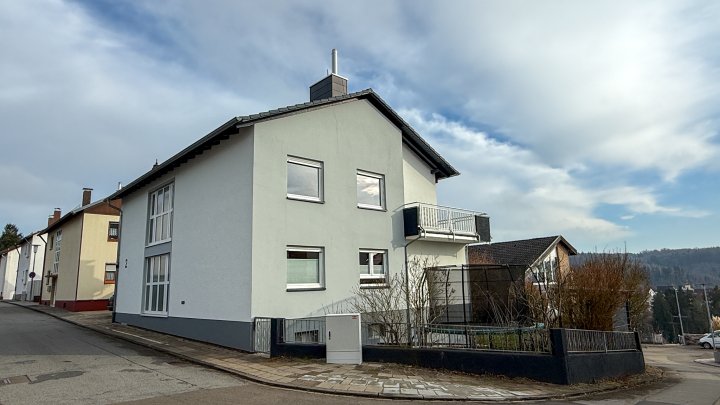 WOHNTRAUM - Hochwertig modernisiertes EFH mit Garten in bester Lage von Niederauerbach zu vermieten