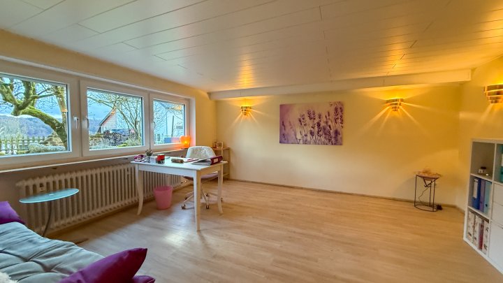 WOHNTRAUM - Hochwertig modernisiertes EFH mit Garten in bester Lage von Niederauerbach zu vermieten