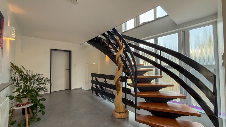 WOHNTRAUM - Hochwertig modernisiertes EFH mit Garten in bester Lage von Niederauerbach zu vermieten