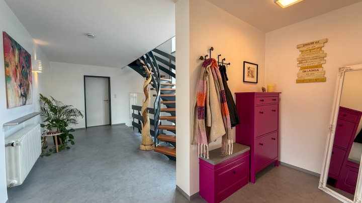 WOHNTRAUM - Hochwertig modernisiertes EFH mit Garten in bester Lage von Niederauerbach zu vermieten