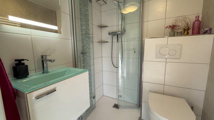 WOHNTRAUM - Hochwertig modernisiertes EFH mit Garten in bester Lage von Niederauerbach zu vermieten