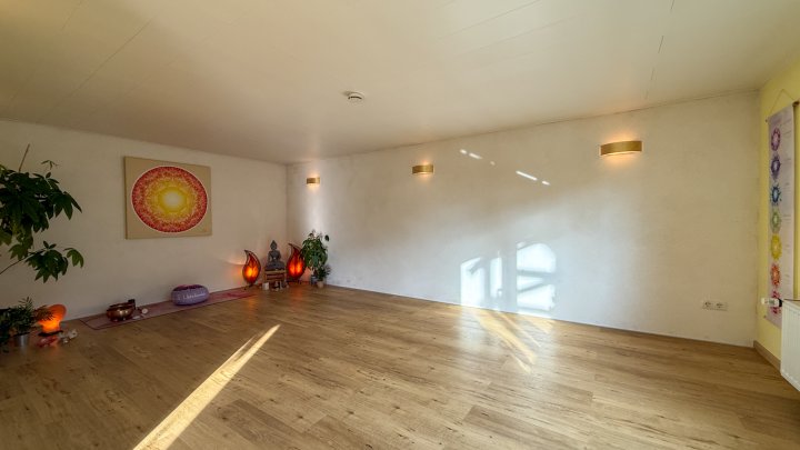 WOHNTRAUM - Hochwertig modernisiertes EFH mit Garten in bester Lage von Niederauerbach zu vermieten