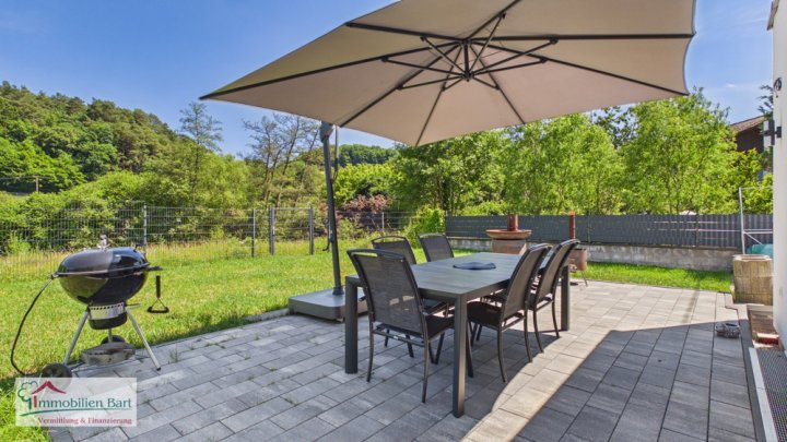 GRENZE LUX., BJ 2021:  EINFAMILIENHAUS MIT EINLIEGERWOHNUNG, 2 TERRASSEN, GARTEN UND DOPPELGARAGE!