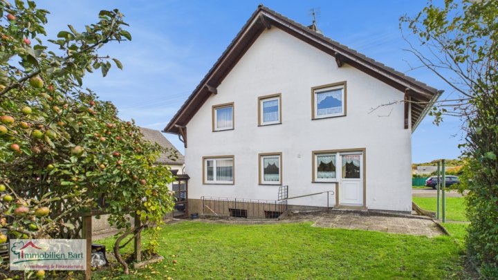 GRENZNÄHE: FREISTND. WOHNHAUS / 200 M² WFL. / GARTEN + GARAGE IN TOP WOHNLAGE