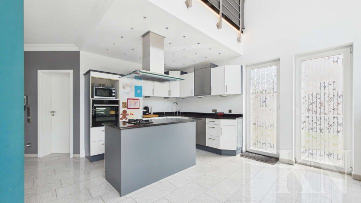 Besondere Architektur trifft großzügiges Wohnen – Einfamilienhaus mit Einliegerwohnung