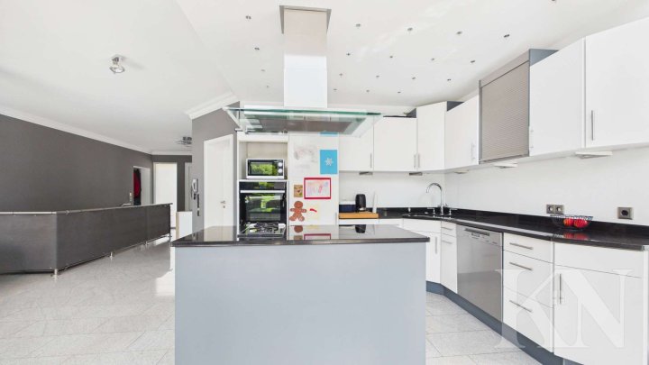 Besondere Architektur trifft großzügiges Wohnen – Einfamilienhaus mit Einliegerwohnung