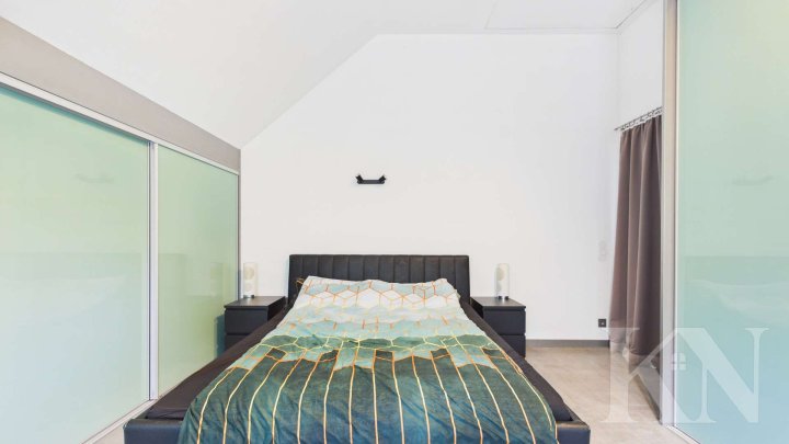 Besondere Architektur trifft großzügiges Wohnen – Einfamilienhaus mit Einliegerwohnung