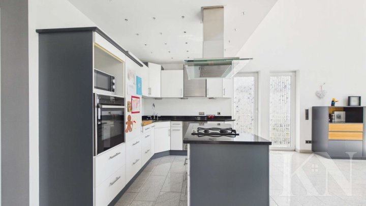 Besondere Architektur trifft großzügiges Wohnen – Einfamilienhaus mit Einliegerwohnung
