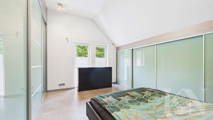 Besondere Architektur trifft großzügiges Wohnen – Einfamilienhaus mit Einliegerwohnung