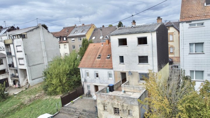 Wohnhaus mit Garten und Terrasse  in zentrumsnaher Lage von Elversberg