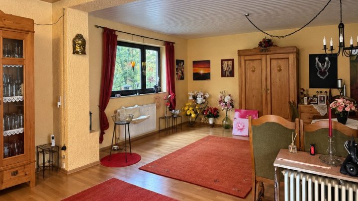Bungalow mit großzügigem Grundstück und eigenem Pool - Leben und Wohlfühlen in Wadern-Nunkirchen -Pferdehaltung möglich-