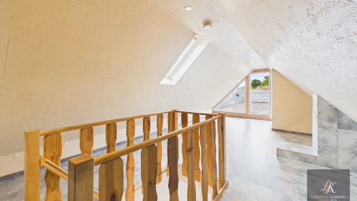 Penthouse-Maisonette mit großzügiger Dachterrasse in Alt-Saarbrücken