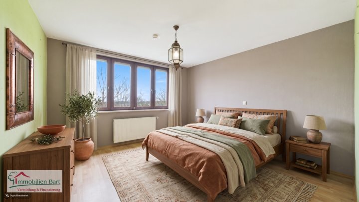 VIELSEITIGE VERWENDUNG: 325 M², WOHN UND NUTZFLÄCHE, GARAGEN UND GARTEN IN GRENZNÄHE
