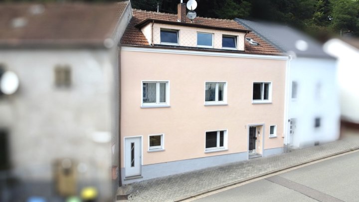 Zweifamilienhaus in zentraler Lage von Beckingen