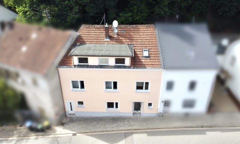 Zweifamilienhaus in zentraler Lage von Beckingen