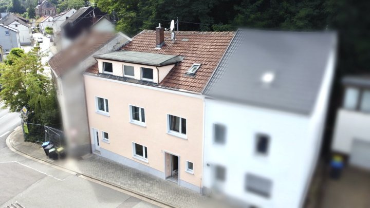 Zweifamilienhaus in zentraler Lage von Beckingen