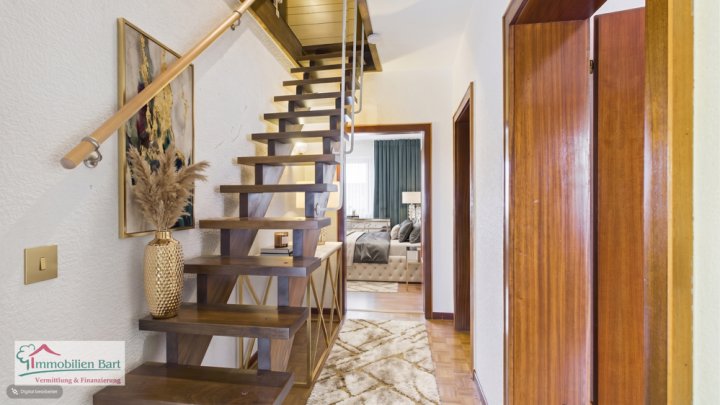GRENZNÄHE: 4 GROßE GARAGEN / 276 M² WOHNHAUS / SOFORT VERFÜGBAR!