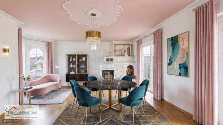 GRENZNÄHE: 4 GROßE GARAGEN / 276 M² WOHNHAUS / SOFORT VERFÜGBAR!