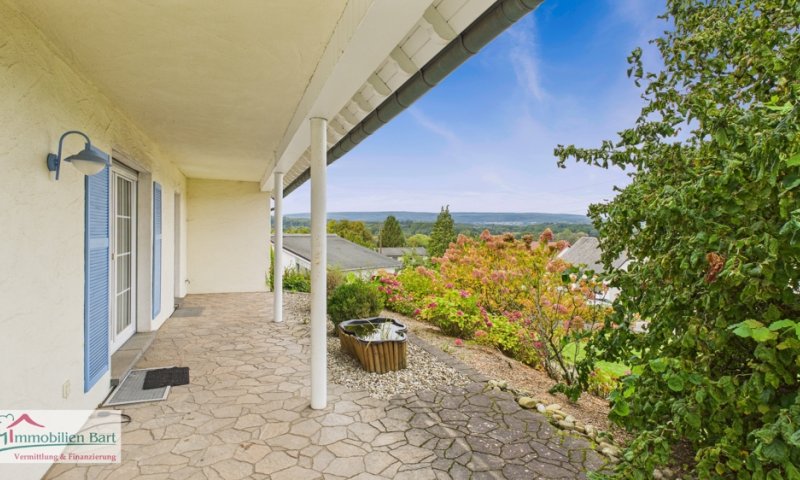 GROßES WOHNHAUS MIT POOL UND EIGENEM WALD IN WADERN-NOSWENDEL