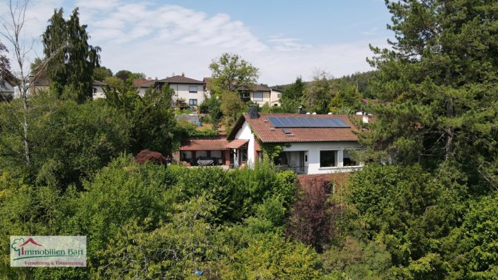 METTLACH: WOHNHAUS + GÄSTEHAUS / VIEL PLATZ / SCHWIMMBAD / 5-6 SCHLAFZIMMER