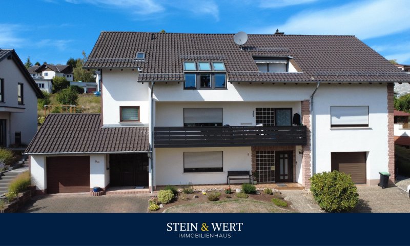 Gepflegte DG-Wohnung im Zweifamilienhaus – Loggia, Terrasse & eigener Bürobereich
