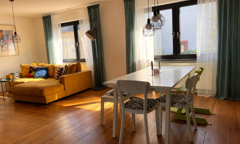 Großzügiges Einfamilienhaus mit Garten, Garage und ausgebautem Dachgeschoss