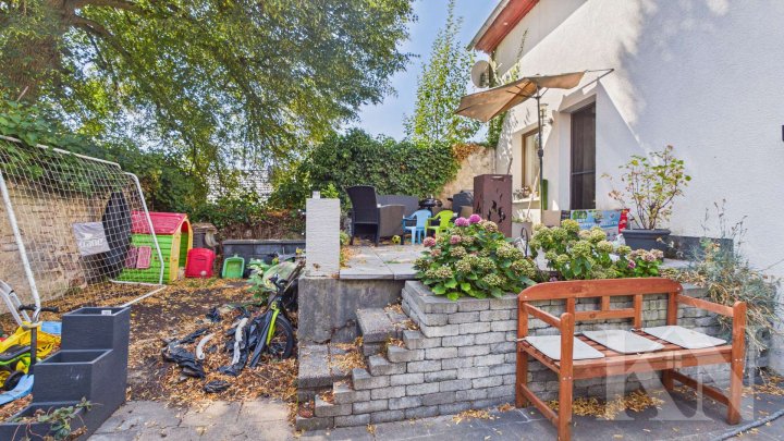 Freistehendes Einfamilienhaus mit Entwicklungspotenzial in Bischmisheim