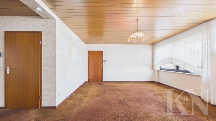 Renovierungsbedürftiges Zweifamilienhaus in guter Lage von Püttlingen