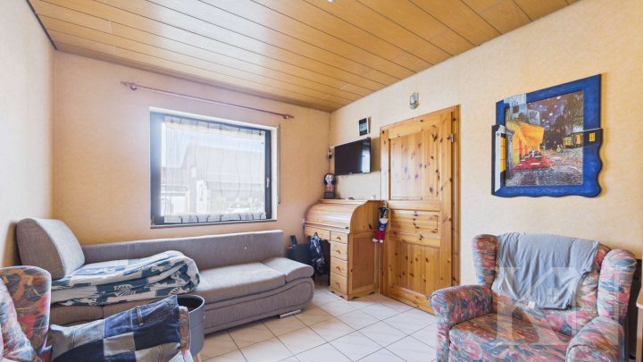 Renovierungsbedürftiges Zweifamilienhaus in guter Lage von Püttlingen