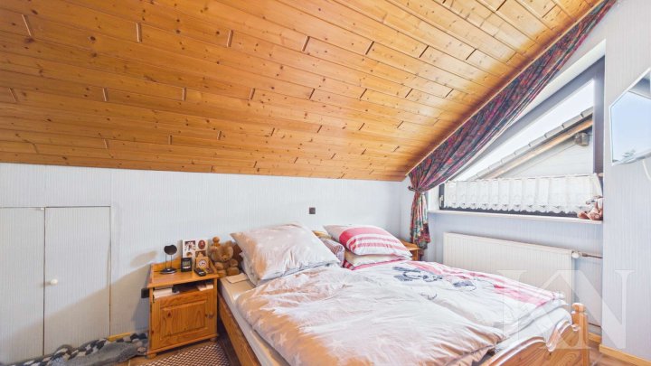 Renovierungsbedürftiges Zweifamilienhaus in guter Lage von Püttlingen