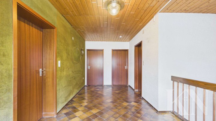 Renovierungsbedürftiges Zweifamilienhaus in guter Lage von Püttlingen