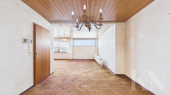 Renovierungsbedürftiges Zweifamilienhaus in guter Lage von Püttlingen