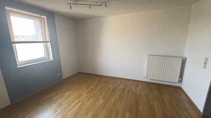 Zweifamilienhaus mit Terrasse, Balkon, Doppelgarage und zwei Stellplätzen