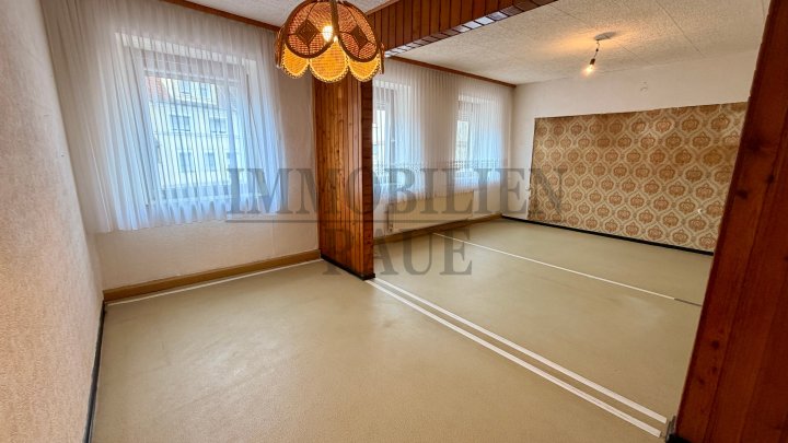 GROSSZÜGIGES 1- BIS 2-FAMILIENHAUS MIT EBENEM GRUNDSTÜCK IN ST. INGBERT - SOFORT FREI