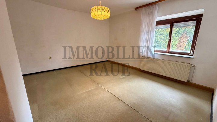 GROSSZÜGIGES 1- BIS 2-FAMILIENHAUS MIT EBENEM GRUNDSTÜCK IN ST. INGBERT - SOFORT FREI
