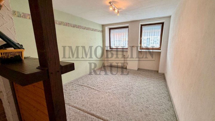 GROSSZÜGIGES 1- BIS 2-FAMILIENHAUS MIT EBENEM GRUNDSTÜCK IN ST. INGBERT - SOFORT FREI